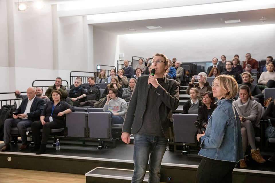 &quot;Благополучный Вильнюс и разбомбленная Марьинка&quot;: в Литве и на Донбассе одновременно показали фильм о женщинах на войне